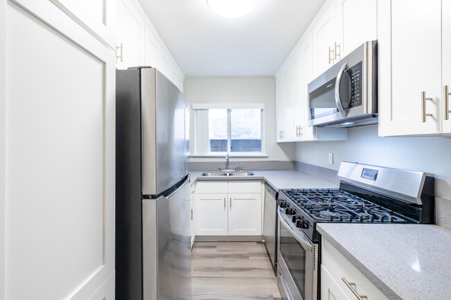 Chateau Laurel Apartments