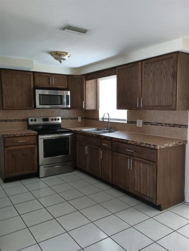 3600 Berkshire St in New Port Richey, FL - Building Photo - Building Photo