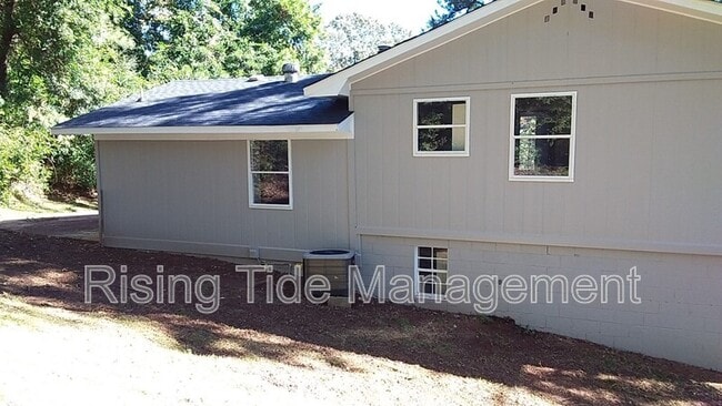 1036 Arcadia Cir in Hueytown, AL - Building Photo - Building Photo