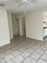 7094 CR 213 in Wildwood, FL - Foto de edificio - Building Photo