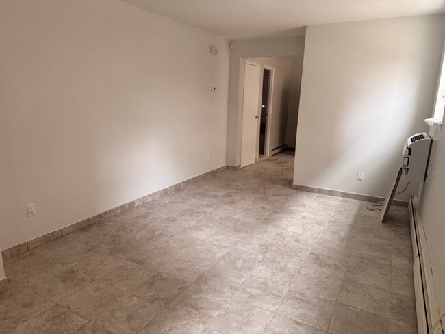 1254 E 70th St in Brooklyn, NY - Foto de edificio - Building Photo