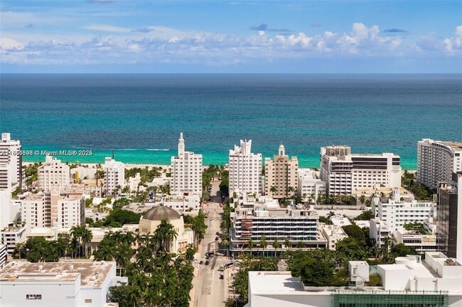 1610 Euclid Ave, Unit B-203 in Miami Beach, FL - Building Photo - Building Photo