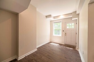 156 Leicester Ct, Unit Unit 2 - V 11/30/25 (T) in Detroit, MI - Foto de edificio - Building Photo