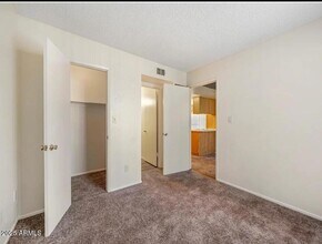 5750 N 59th Ave, Unit 2 in Glendale, AZ - Foto de edificio - Building Photo