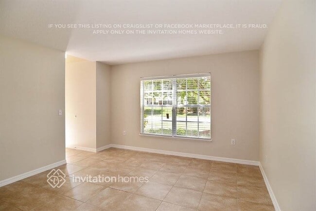 2553 SW Grotto Cir in Port St. Lucie, FL - Foto de edificio - Building Photo