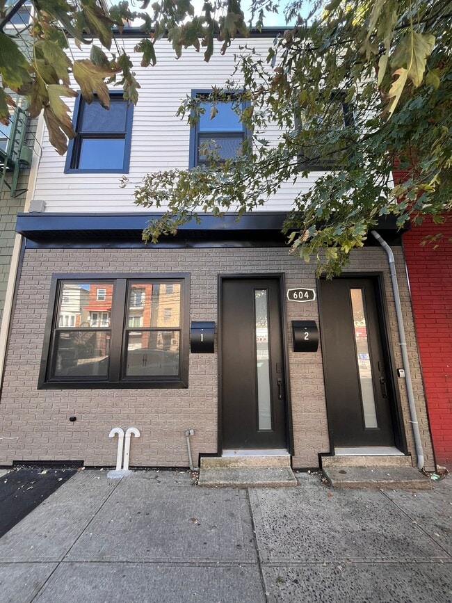 604 Palisade Ave, Unit 1 in Jersey City, NJ - Foto de edificio - Building Photo