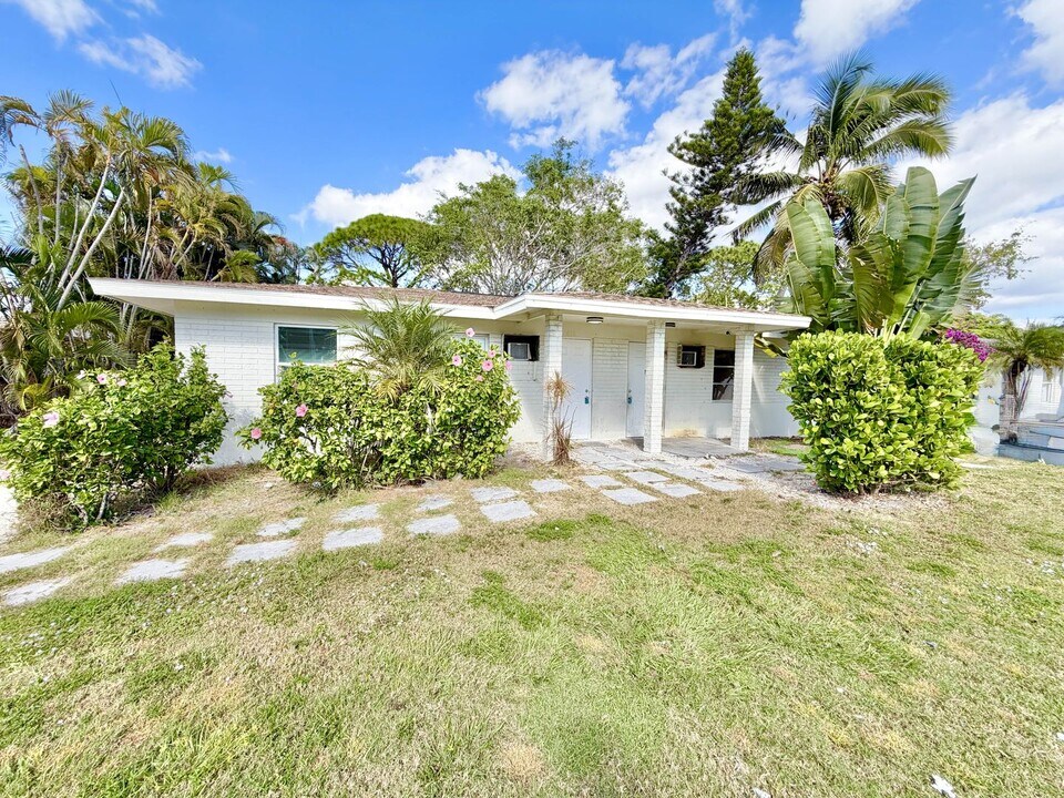 618 6th Ave in Marco Island, FL - Building Photo