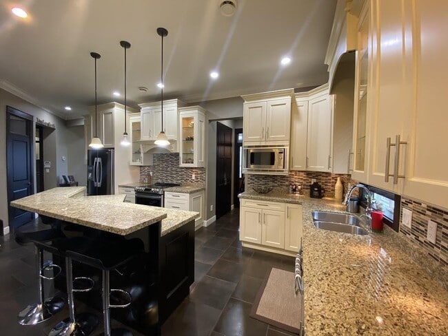 11655-1187A 87a Ave in Delta, BC - Building Photo - Building Photo