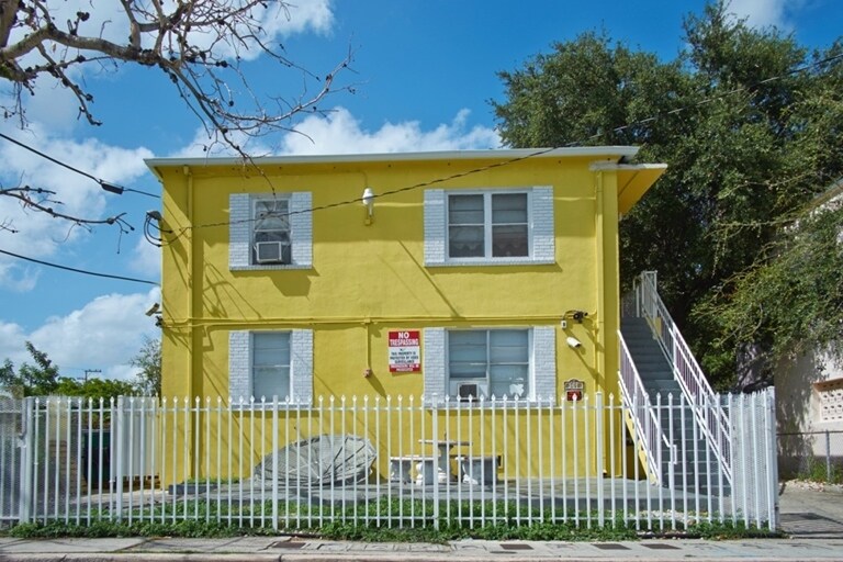 361 NW 7th St in Miami, FL - Building Photo