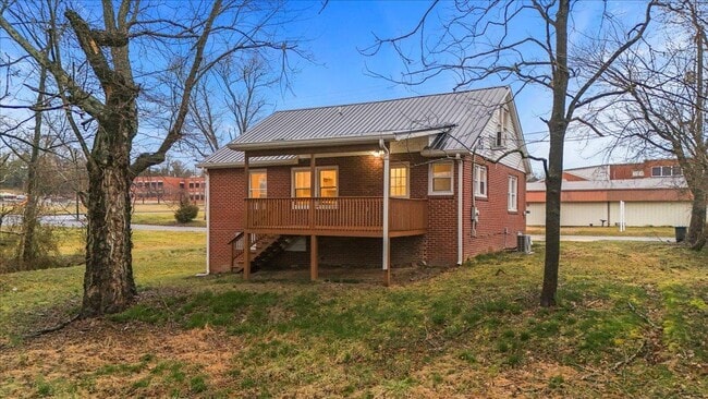 105 Bluegrass Dr in Kingsport, TN - Foto de edificio - Building Photo