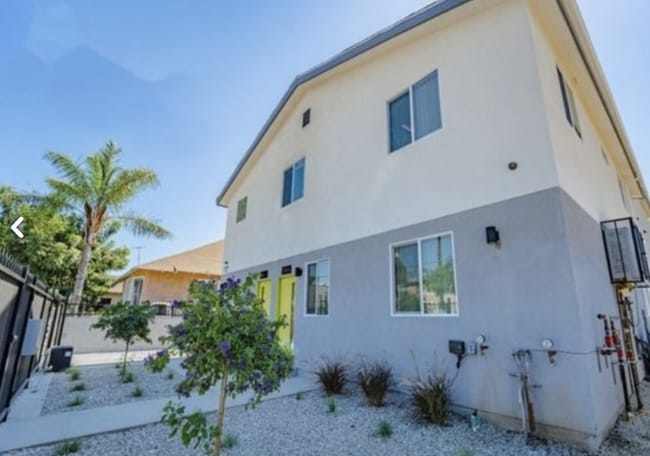 1346 E Vernon Ave, Unit 1346 in Los Angeles, CA - Foto de edificio - Building Photo