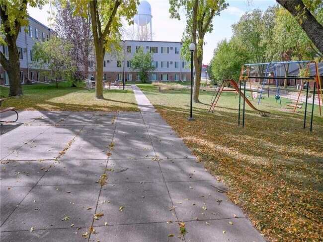 1205 Victoria St in Fairmont, MN - Building Photo - Building Photo