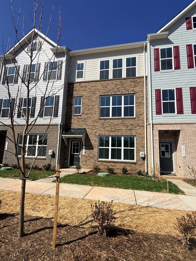 property at 10165 Queens Wy