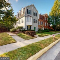 2006 Gallows Tree Ln in Vienna, VA - Building Photo