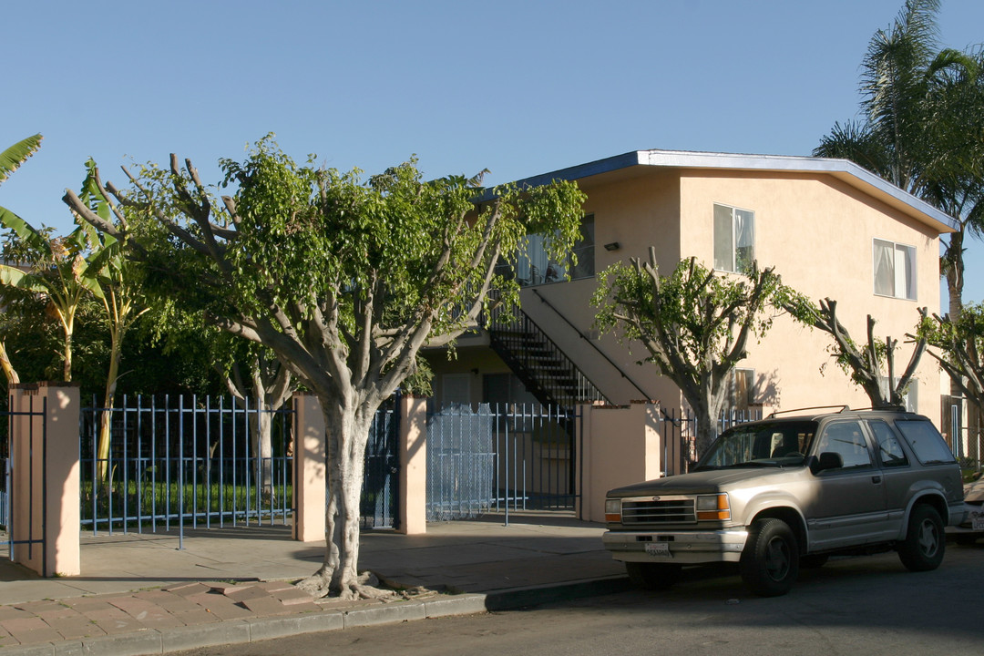 1366 Ohio Ave in Long Beach, CA - Building Photo