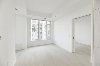 11 Yorkville Ave in Toronto, ON - Building Photo - Building Photo