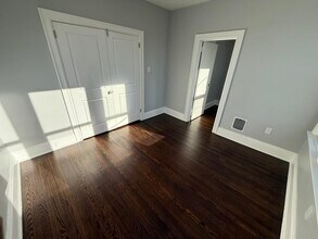 308 Pearsall Ave in Jersey City, NJ - Building Photo - Building Photo