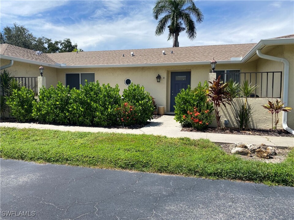 51 Glades Blvd in Naples, FL - Foto de edificio