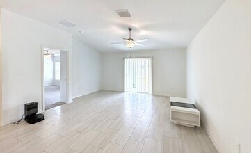 22196 Calisto Wy in Land O Lakes, FL - Building Photo - Building Photo