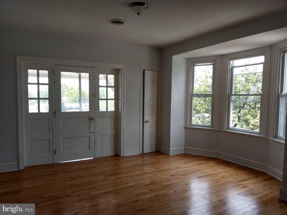 5913-17 Chestnut St-Unit -4A in Philadelphia, PA - Building Photo