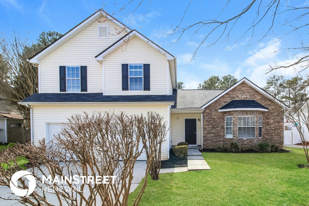1371 Pebble Ridge Ln in Hampton, GA - Building Photo