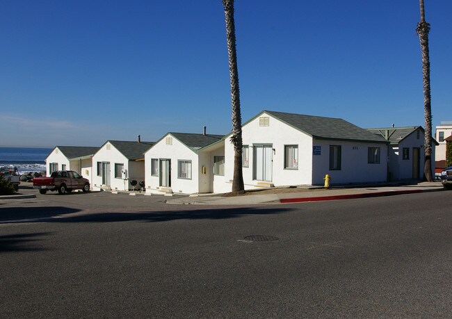 831 Pacific St in Oceanside, CA - Building Photo - Building Photo