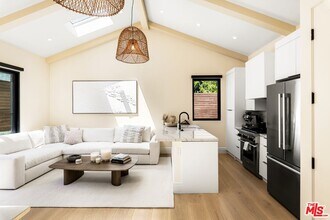 1006 S Bundy Dr in Los Angeles, CA - Building Photo - Building Photo