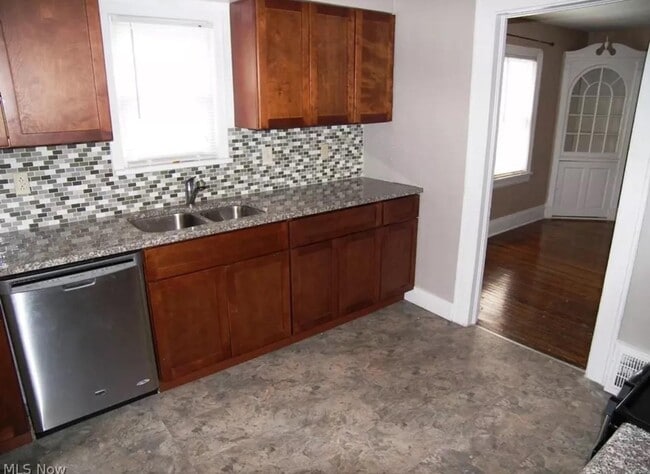 1681 Sunview Rd in Lyndhurst, OH - Building Photo - Building Photo