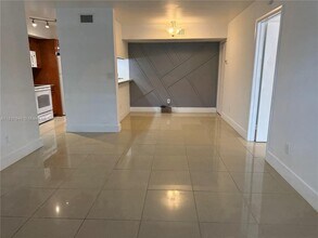 18216 Mediterranean Blvd in Hialeah, FL - Building Photo - Building Photo
