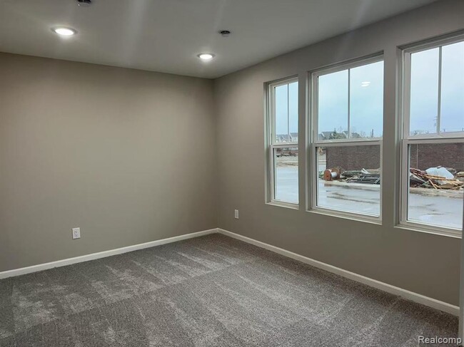 43111 Atwood Ave in Novi, MI - Building Photo - Building Photo