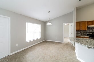 2556 Traverse Ave in North Port, FL - Building Photo - Building Photo