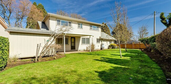 1244 Calvin St in Eugene, OR - Building Photo - Building Photo