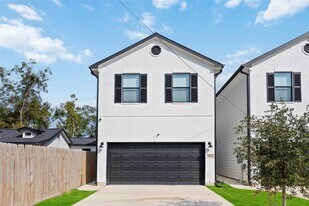 5111 Firnat St in Houston, TX - Building Photo