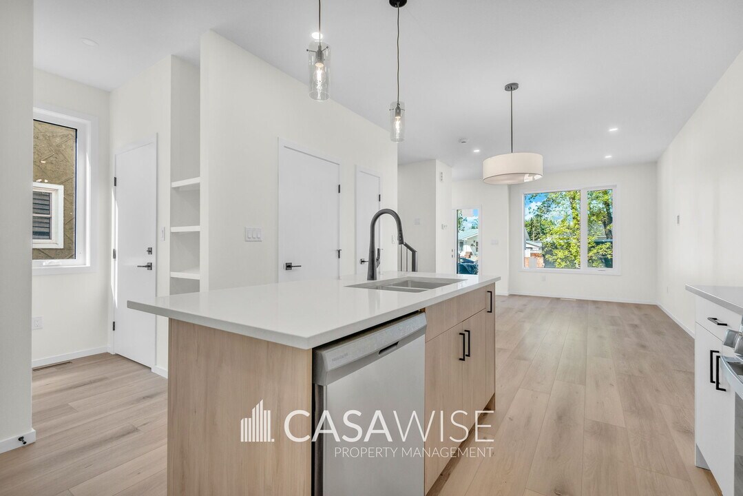10463-10159 159 St NW in Edmonton, AB - Building Photo