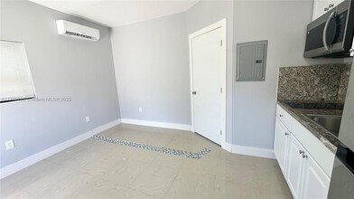 3121 SW 19th Ter in Miami, FL - Building Photo - Building Photo