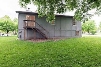 1216 E Sheridan Bridge Ln in Olathe, KS - Building Photo - Building Photo