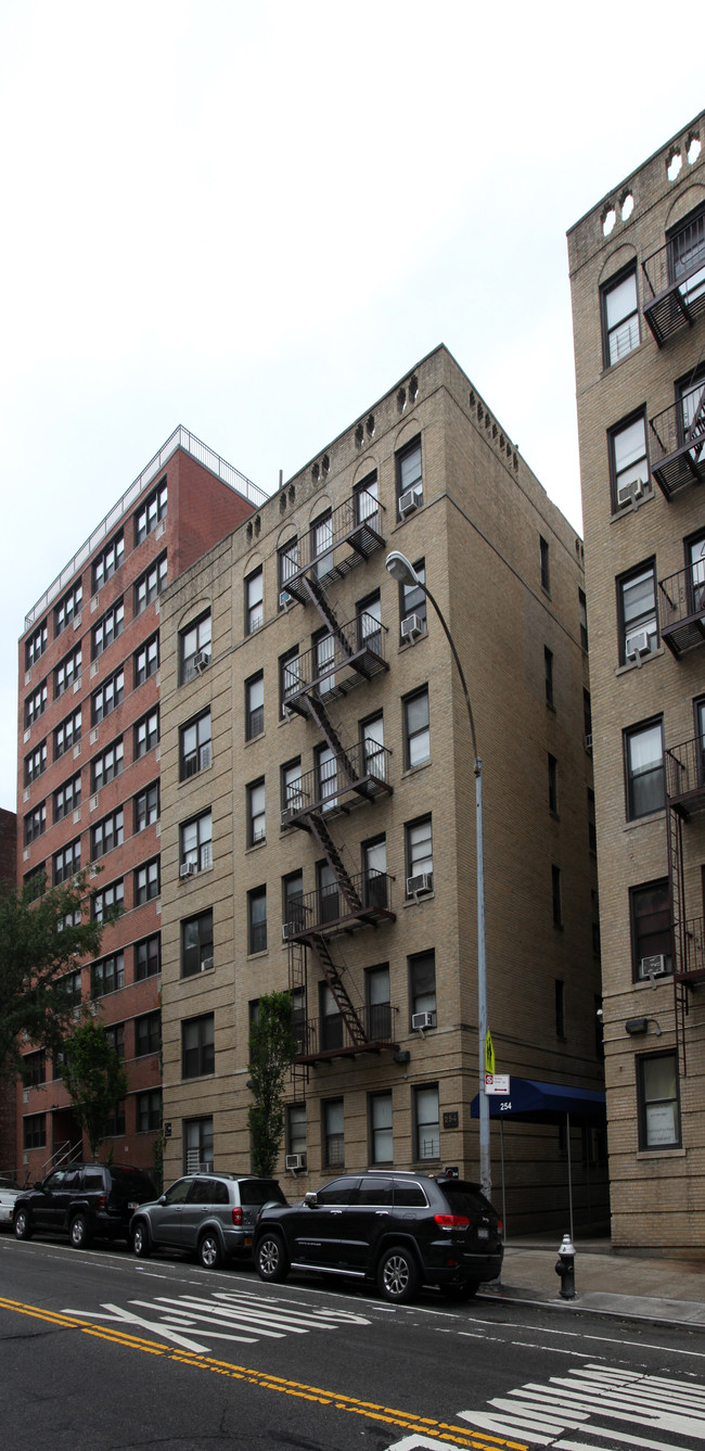 254 Seaman Ave in New York, NY - Foto de edificio - Building Photo