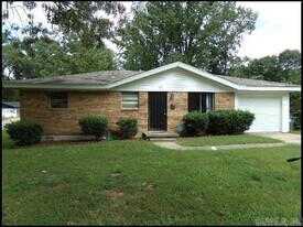 48 S Wakefield Dr in Little Rock, AR - Building Photo