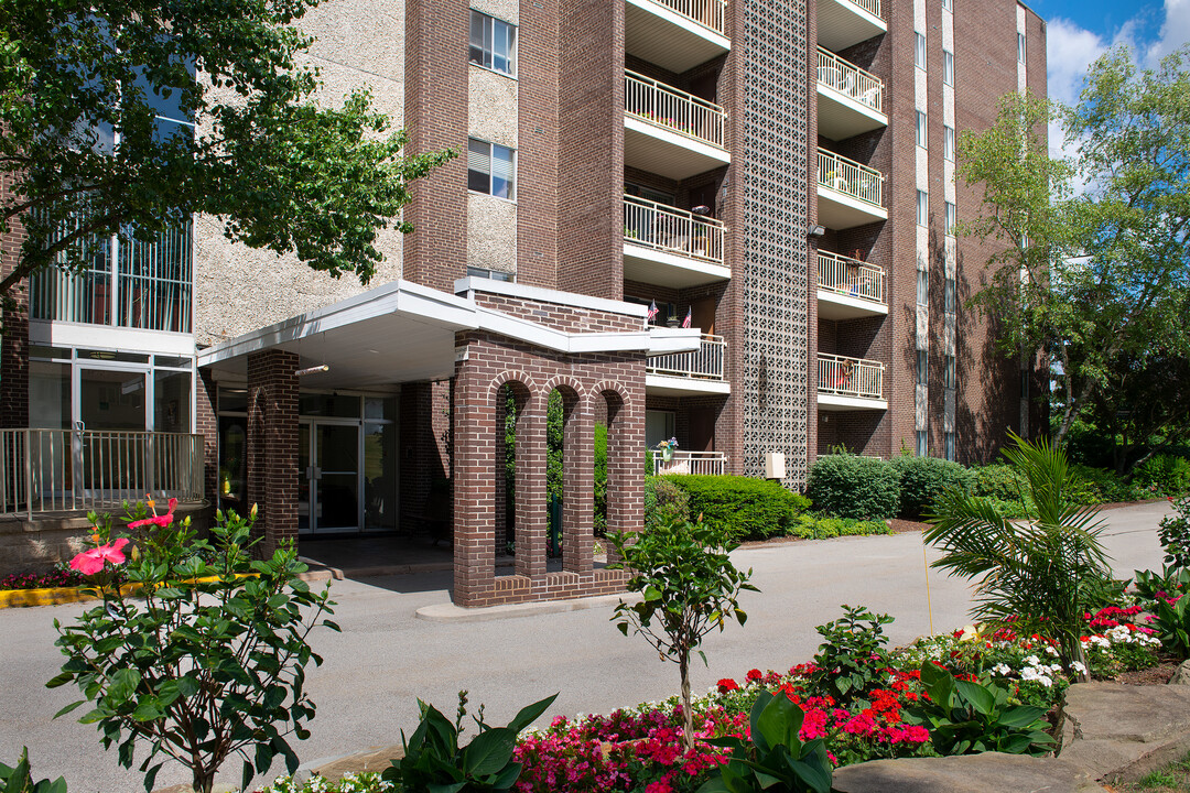 Monroeville Apartments at LaVale in Monroeville, PA - Foto de edificio