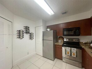 13946 SW 90th Terrace in Miami, FL - Building Photo - Building Photo