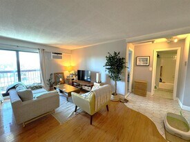 47 Mystic St, Unit 5A in Arlington, MA - Building Photo