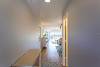 5630 Golf Pointe Dr in Sarasota, FL - Building Photo - Building Photo