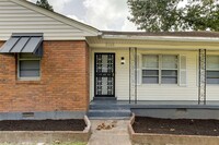 2105 Grovehaven Dr in Memphis, TN - Building Photo - Building Photo