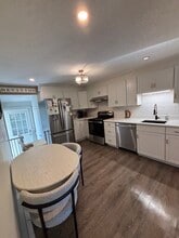 5 Meadow Ln in Salem, NH - Foto de edificio - Building Photo