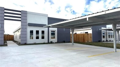 19 N 43rd St in McAllen, TX - Building Photo - Building Photo