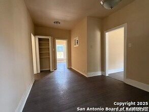 1114 N Brazos St in San Antonio, TX - Foto de edificio - Building Photo
