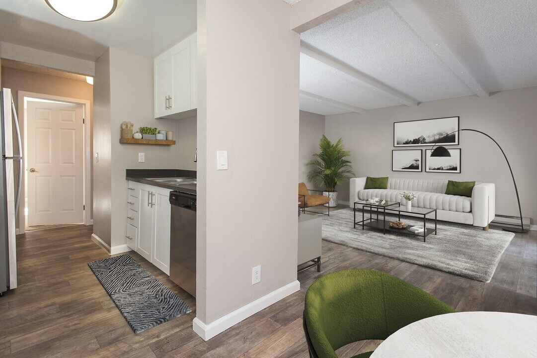 Shadow Oaks Apartment Homes in Cupertino, CA - Foto de edificio