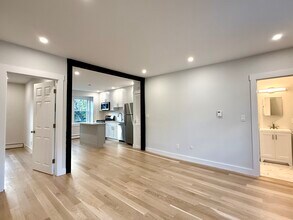 19 Roberts St, Unit 8 in Brookline, MA - Building Photo - Building Photo