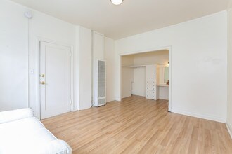 21 Westminster Ave-Unit -205 in Los Angeles, CA - Building Photo - Building Photo