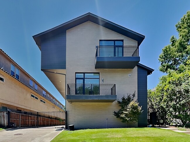 property at 3553 Kalterra Ct